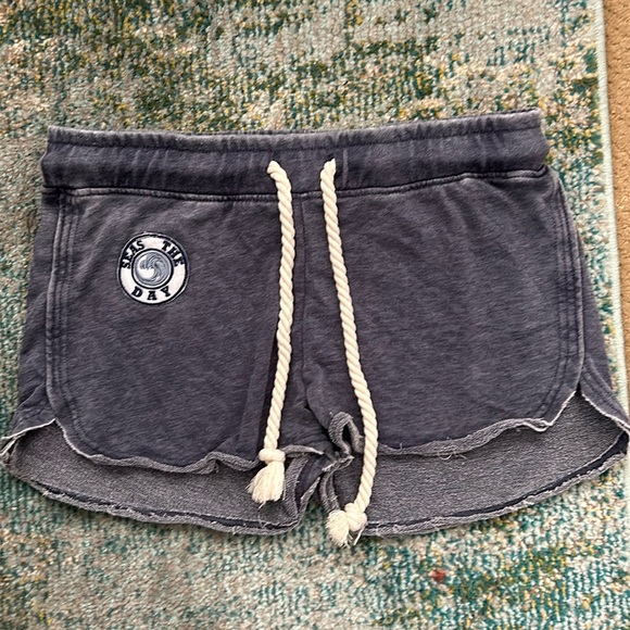 Seas The Day two piece shorts set - Picture 5 of 7